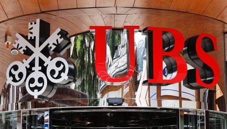 Swiss bank giant UBS slashes staff bonuses