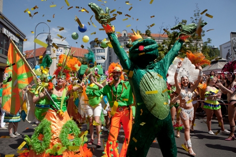 Fabulous frog stealing the show at the Sunday parade. Photo: Karneval der Kulturen