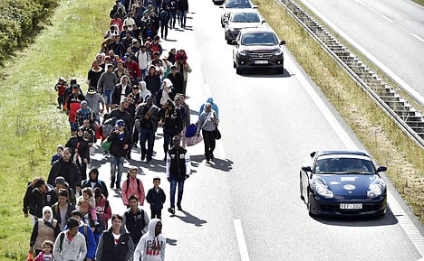 Danish police stop refugee march to Sweden