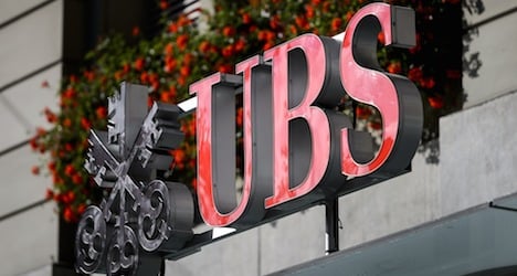 UBS shares slide despite soaring profits for 2015