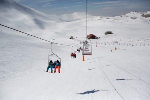 Swiss ski instructors help boost ski industry in Iran