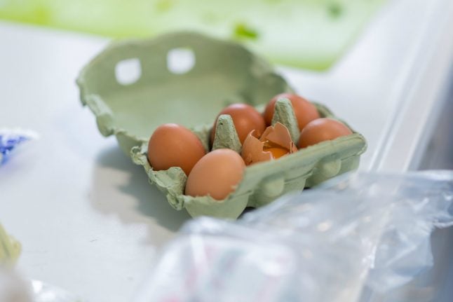 Insecticide egg scare widens to Switzerland