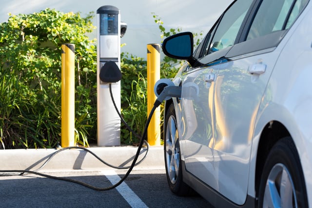 Swiss motorways to get charging points for electric cars