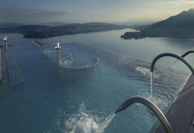 No mobiles: Swiss luxury resort imposes partial ‘selfie ban’ at infinity pool