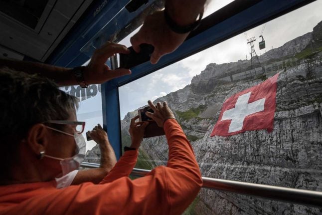 ‘German speakers half as likely to wear masks’: Pandemic highlights Switzerland’s cultural divide