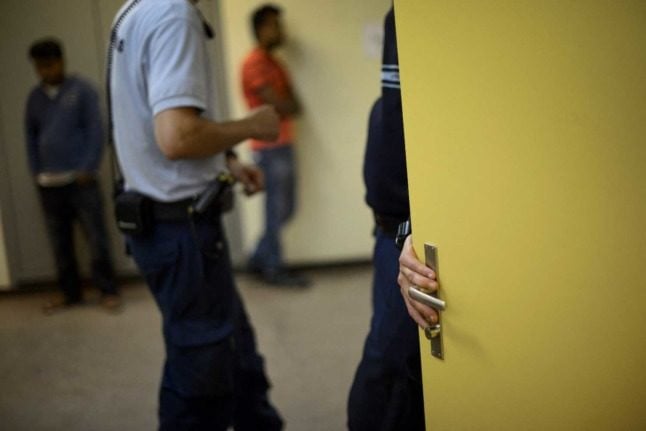 Amnesty decries Swiss asylum centre abuse