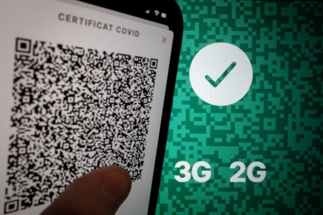 A checked Swiss Covid-19 certificate on a mobile phone bearing 3G  and 2G signs
