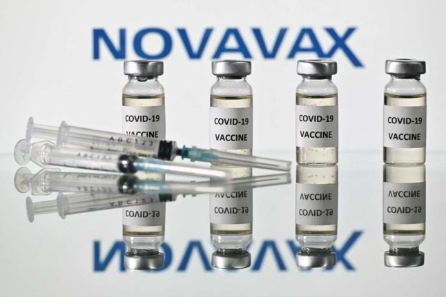 Novavax vaccine vials. When will the vaccine be approved in Switzerland? Photo: JUSTIN TALLIS / AFP